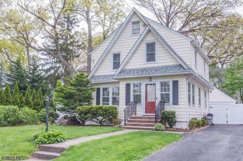 820 Oak Ave - Photo 1