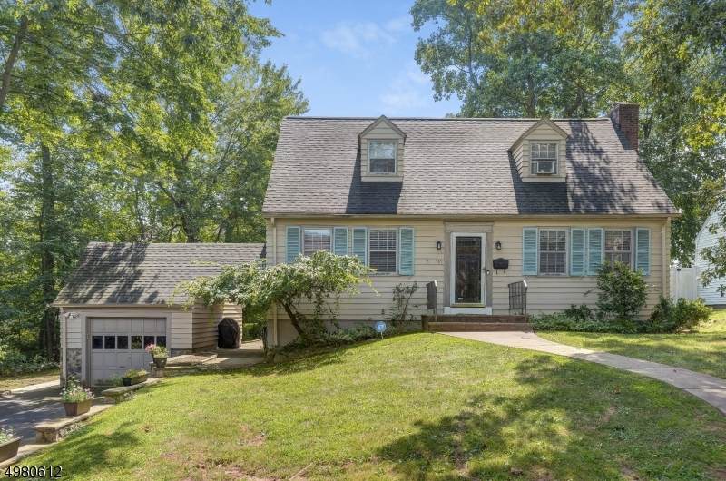 111 Bryant Ave - Photo 1