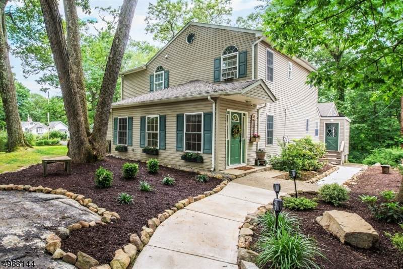 55 Summit Dr - Photo 1