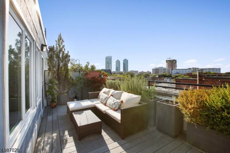 167 Wayne St - Photo 1