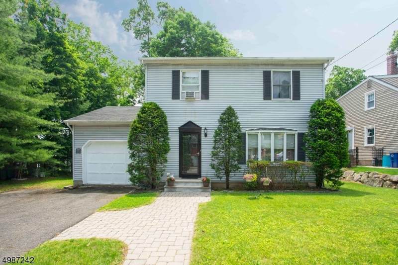 140 Lincoln Pl - Photo 1