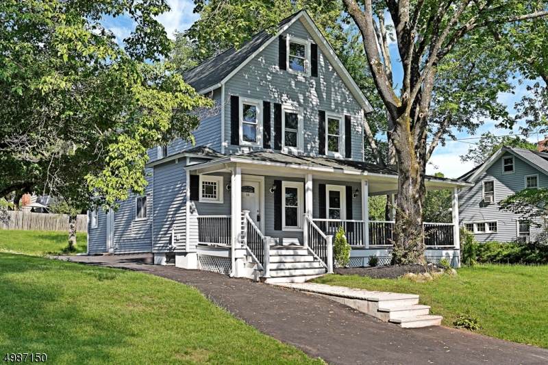 10 Hillcrest Ave - Photo 1