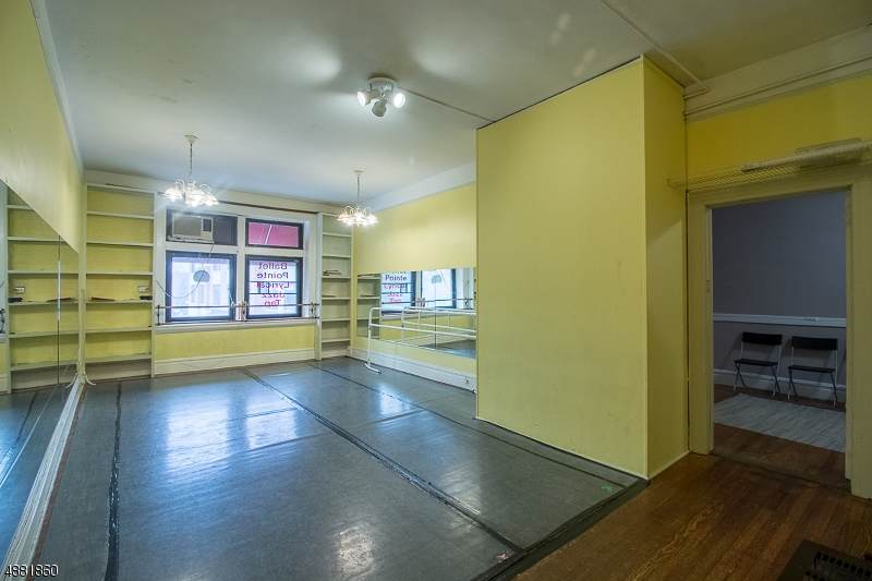 155 Maplewood Ave Ste. 2 - Photo 1