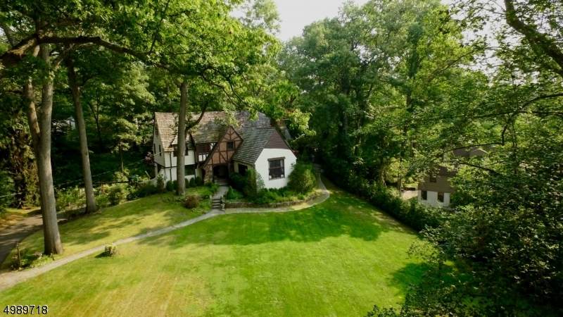 30 Delwick Ln - Photo 1
