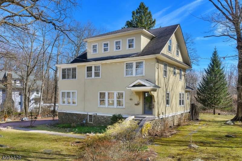 134 Morris Ave - Photo 1