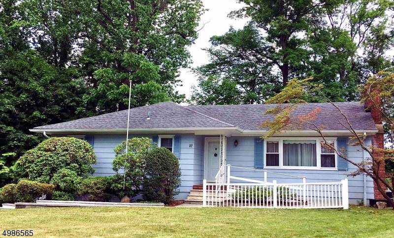 32 Maple St - Photo 1