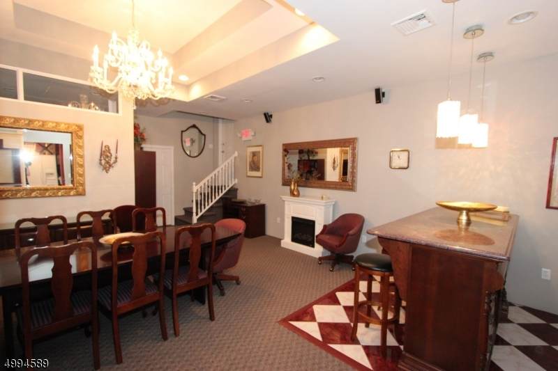 527 Franklin Ave - Photo 1