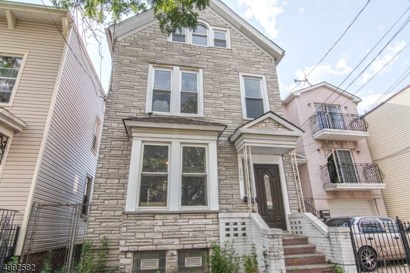 208 Parker St - Photo 1