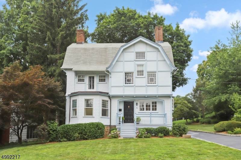 4 Lafayette Pl - Photo 1