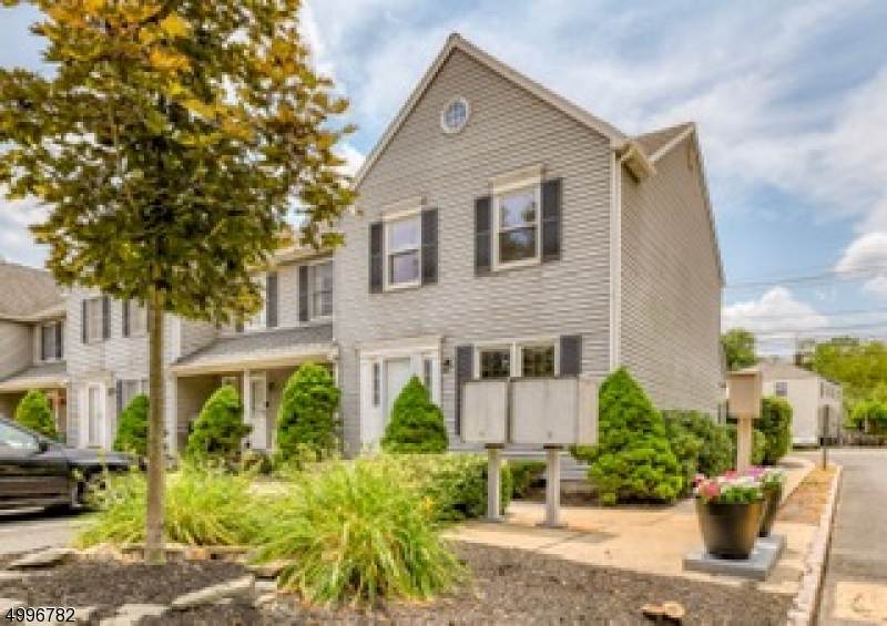 2 Village Ct - Photo 1