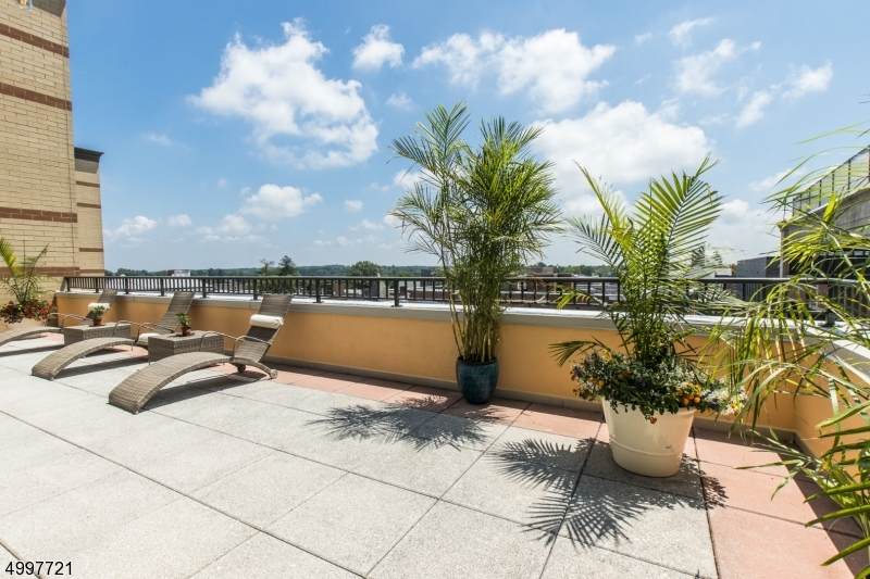 40 W Park 601 - Photo 1
