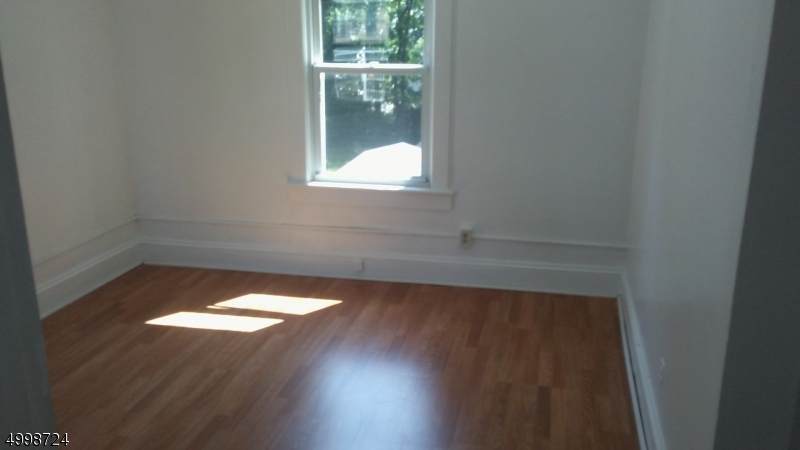 501 Somerset St - Photo 1