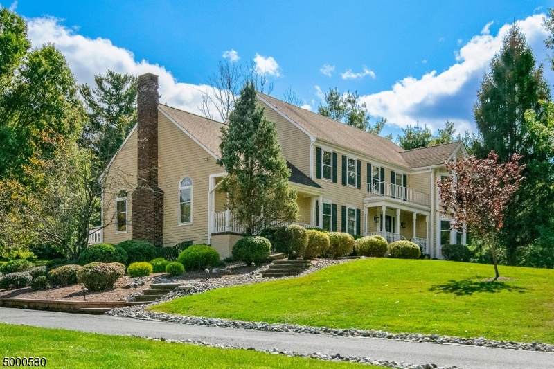 11 Pine Pl - Photo 1