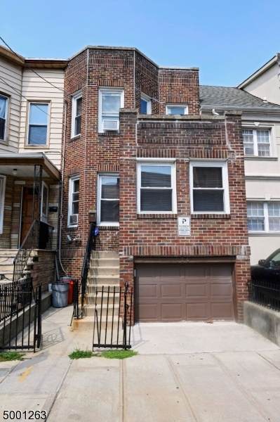 534 40TH ST - Photo 1