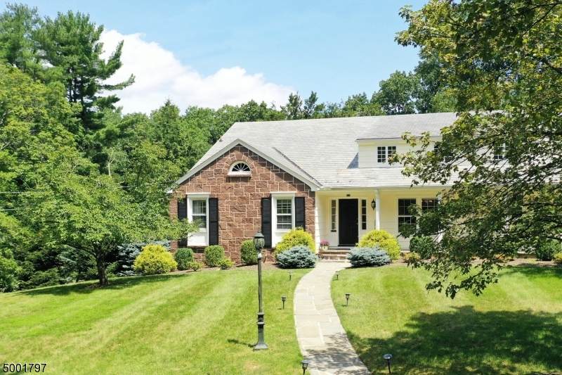 15 Robert Dr - Photo 1