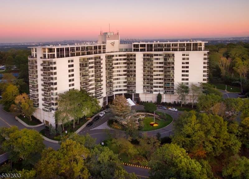 1 Claridge Dr 323 - Photo 1