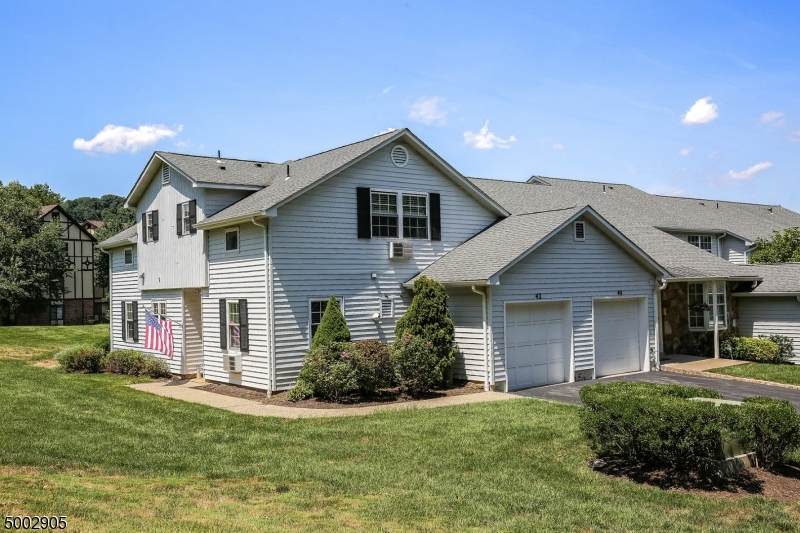 42 Lexington Ct - Photo 1
