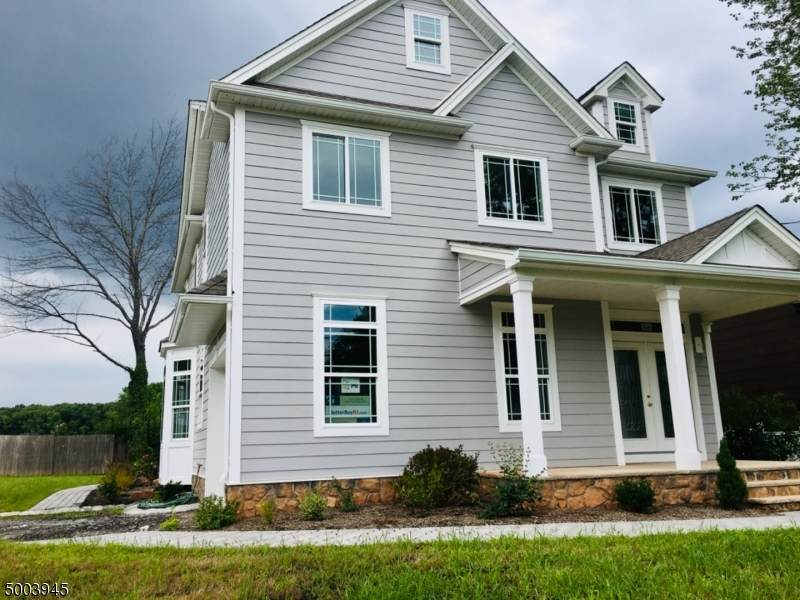 714 W Broad St - Photo 1