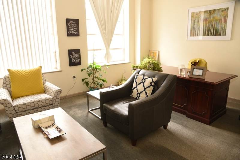 16 Pearl St - Photo 1