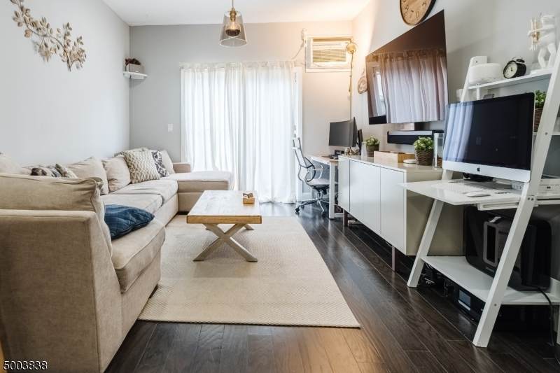 108 Thorne St - Photo 1