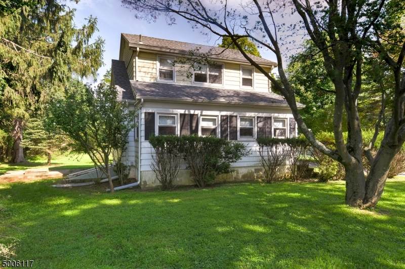 142 S Hillside Ave - Photo 1