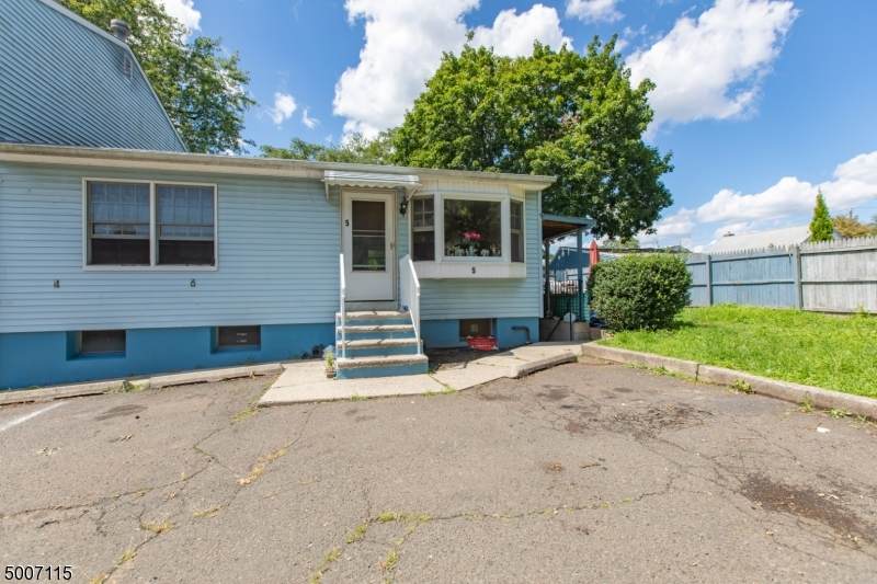 649 W Grand Ave - Photo 1