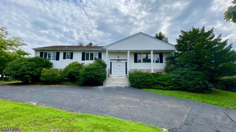 286 E Mount Pleasant Ave - Photo 1