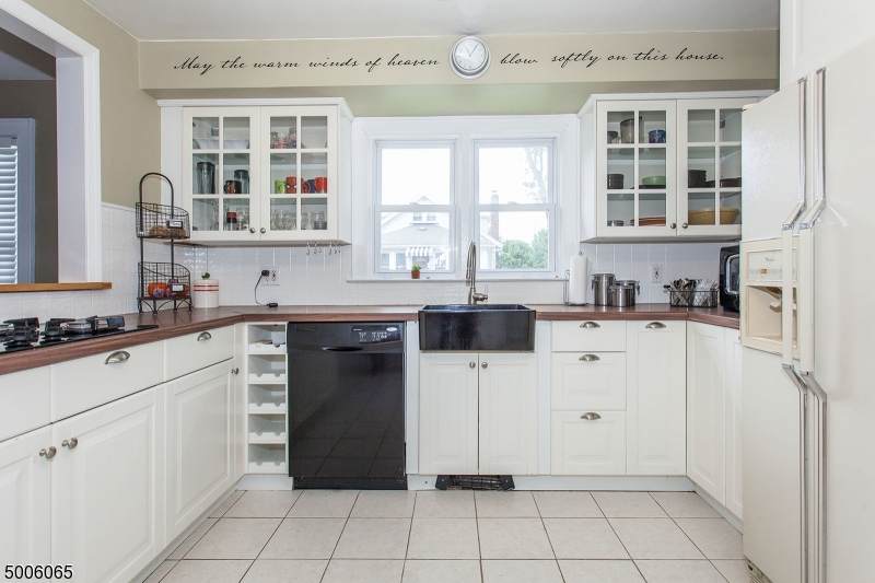23 Rhinesmith Ave - Photo 1