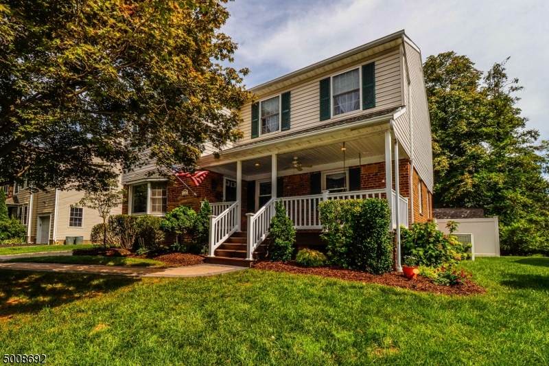 160 Cottage Pl - Photo 1