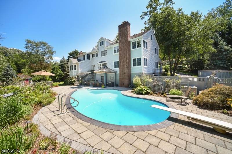 21 Runnymede Rd - Photo 1