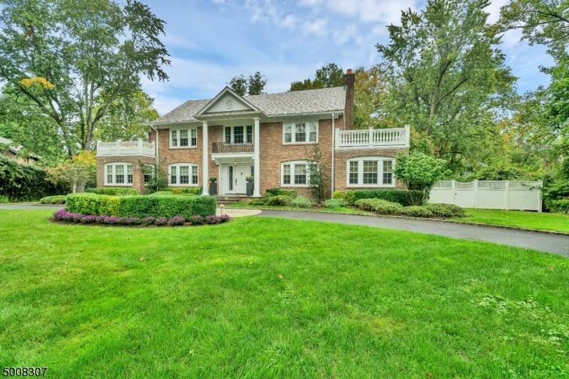 10 Grosvenor Rd - Photo 1