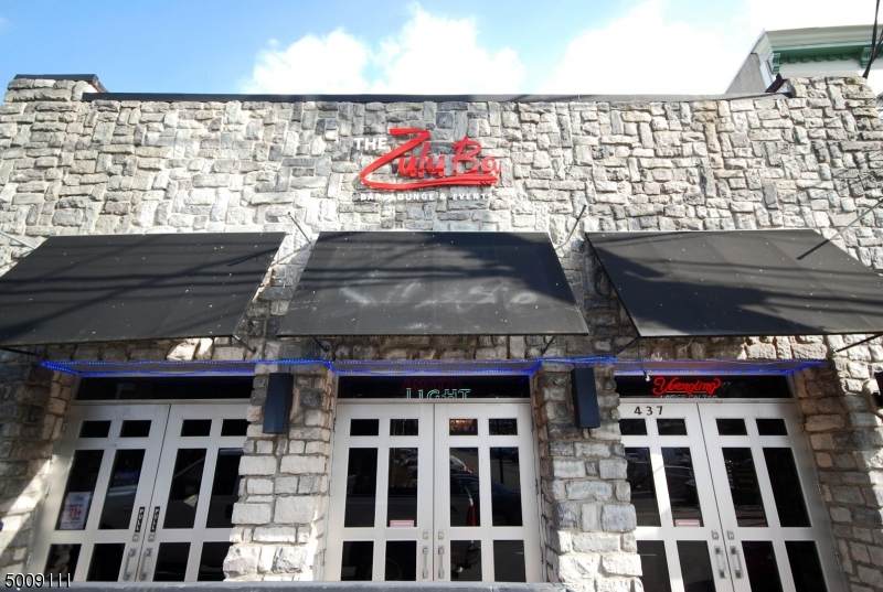 437 Main St - Photo 1