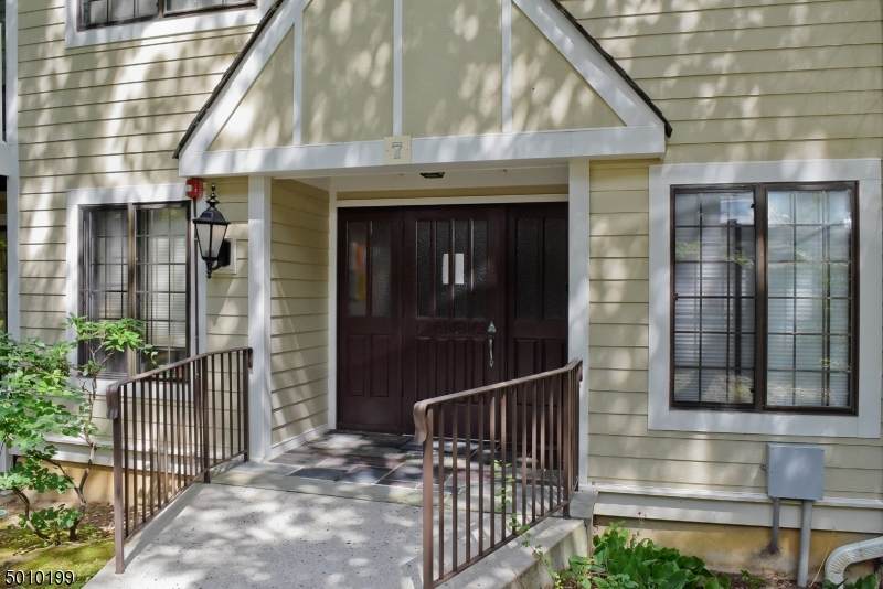 7 Foxwood Dr - Photo 1