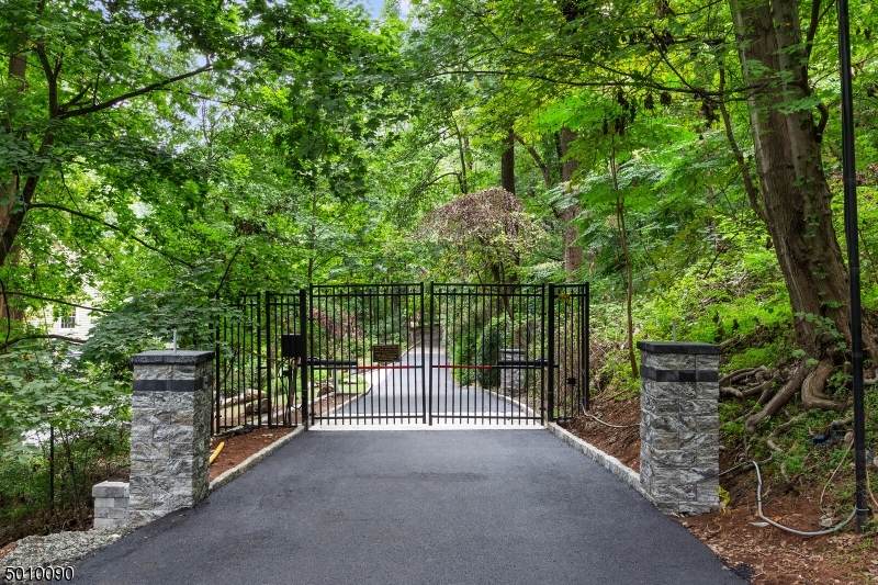 1304 Johnston Dr - Photo 1