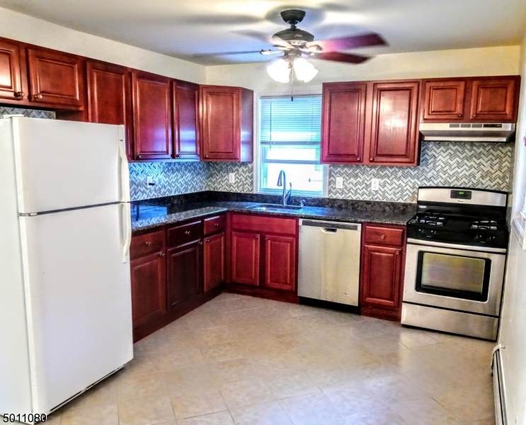 27 Andrew St - Photo 1