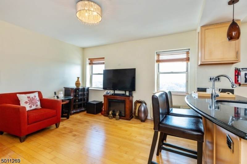70 S Munn Ave Unit 904 - Photo 1