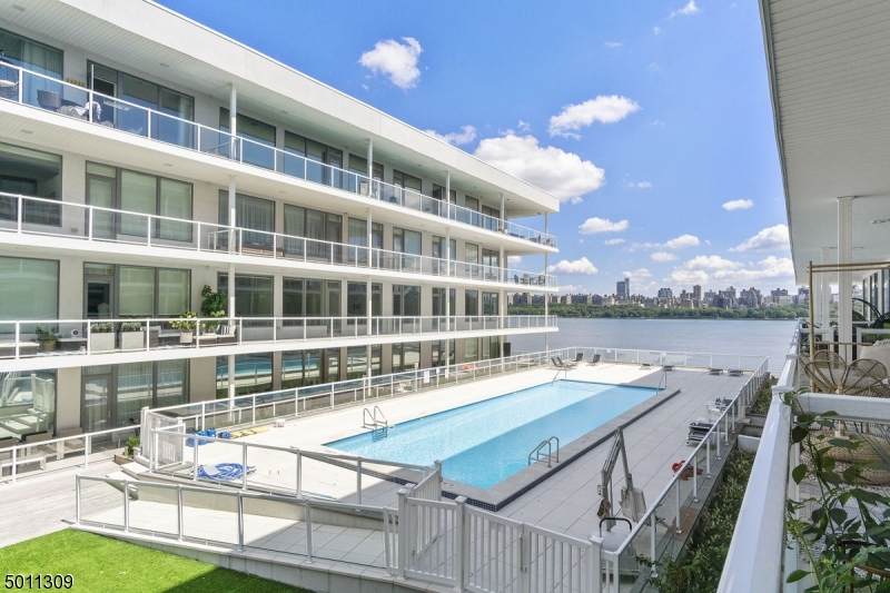 3 Somerset Ln-Glass House - Photo 1