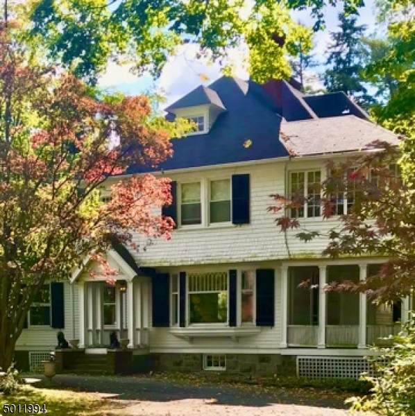 33 Morris Avenue - Photo 1