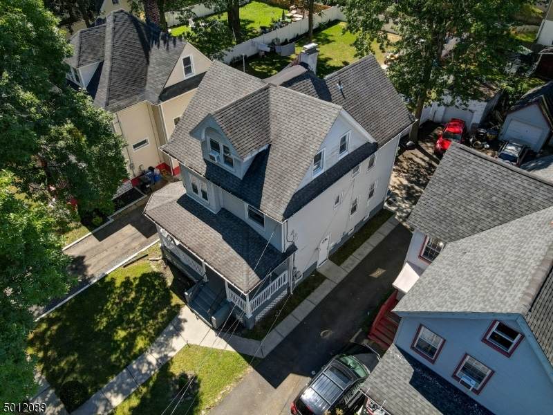 718 Kensington Ave - Photo 1