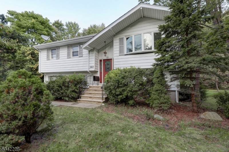 260 Union Ave - Photo 1