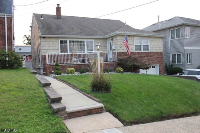 24 Linden Ave - Photo 1