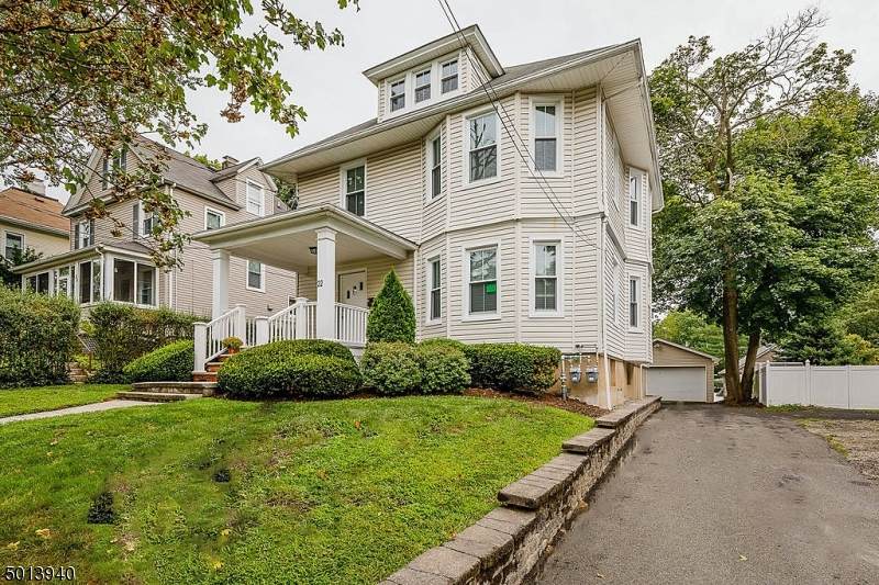 22 Hughes Pl - Photo 1