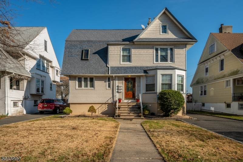 423 Chestnut St - Photo 1