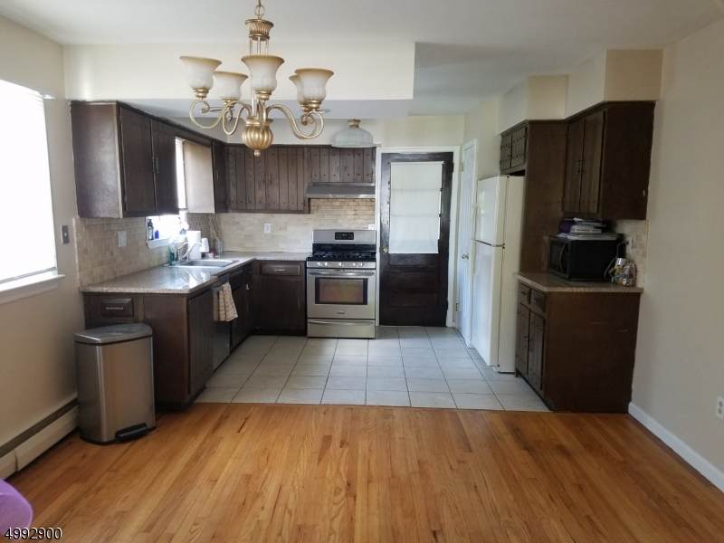 205 Burnside Ave - Photo 1