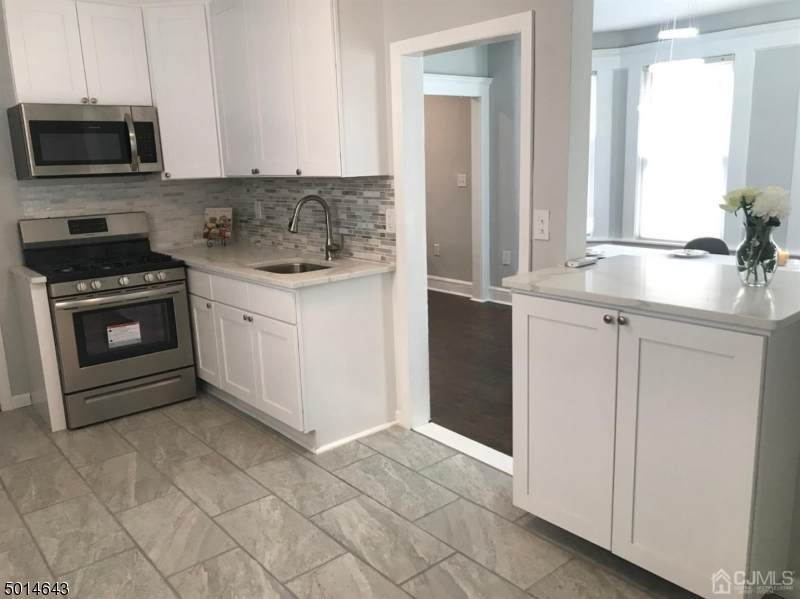 638 Seminary Ave - Photo 1