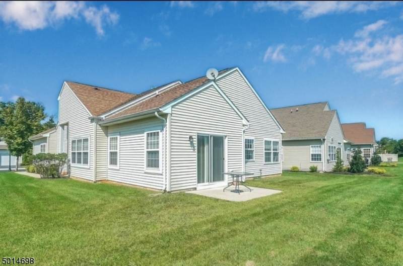 42 Esplanade Dr - Photo 1
