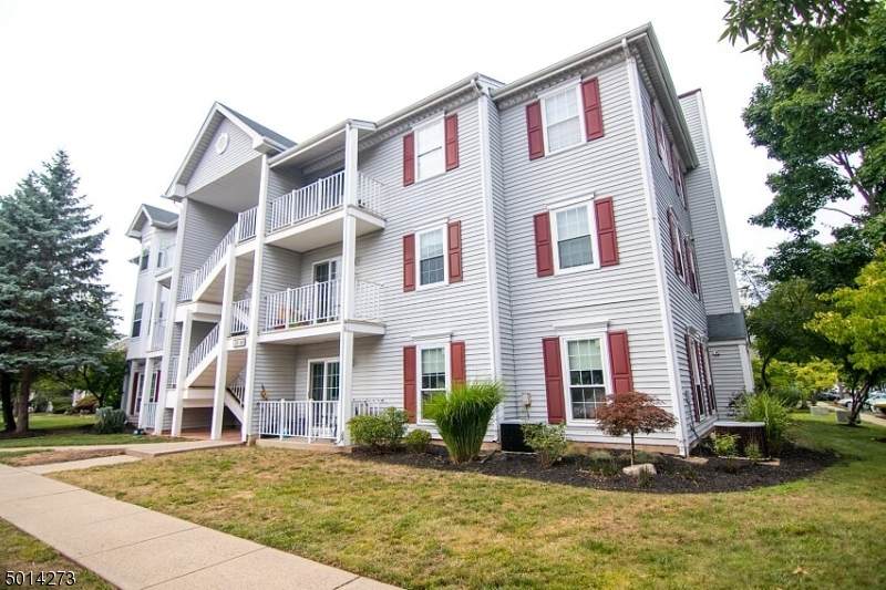 33 Dartmouth Way - Photo 1