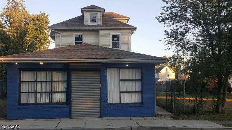 1122 E 2Nd St - Photo 1
