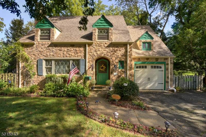 25 Chestnut St - Photo 1