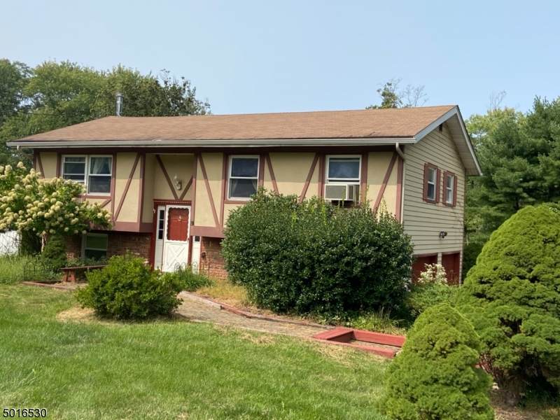 6 Jeanette Ln - Photo 1